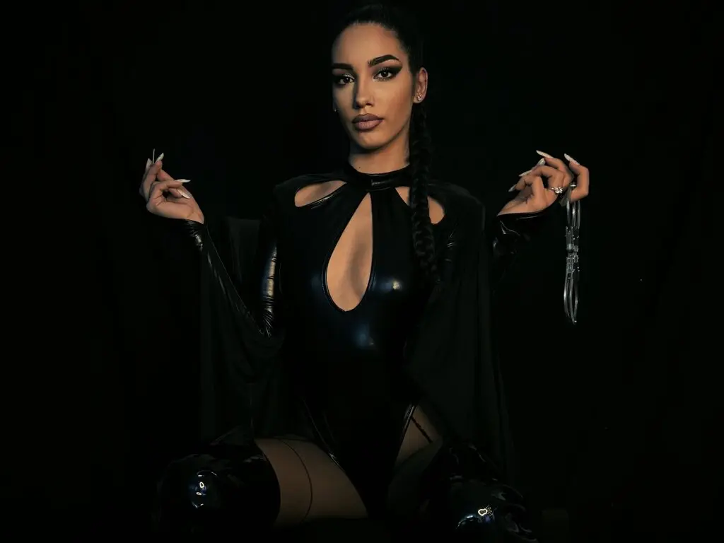 AlmaBridge's Live Nude Chat