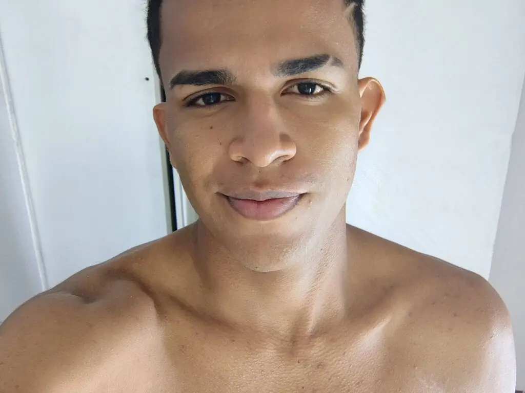 AstonVera's Live Nude Chat