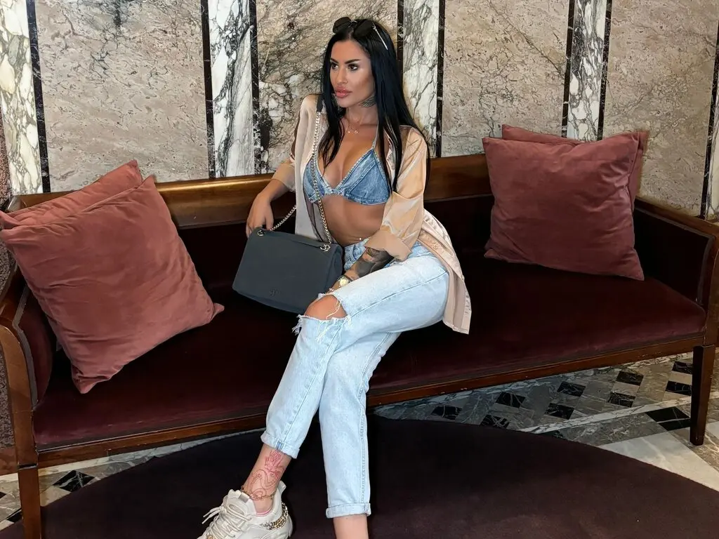 EllieKey's Live Nude Chat