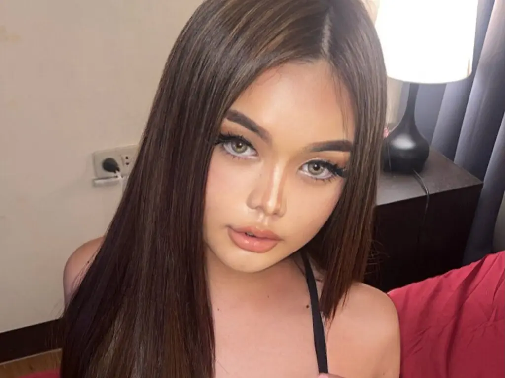 GiannaGrande's Live Nude Chat