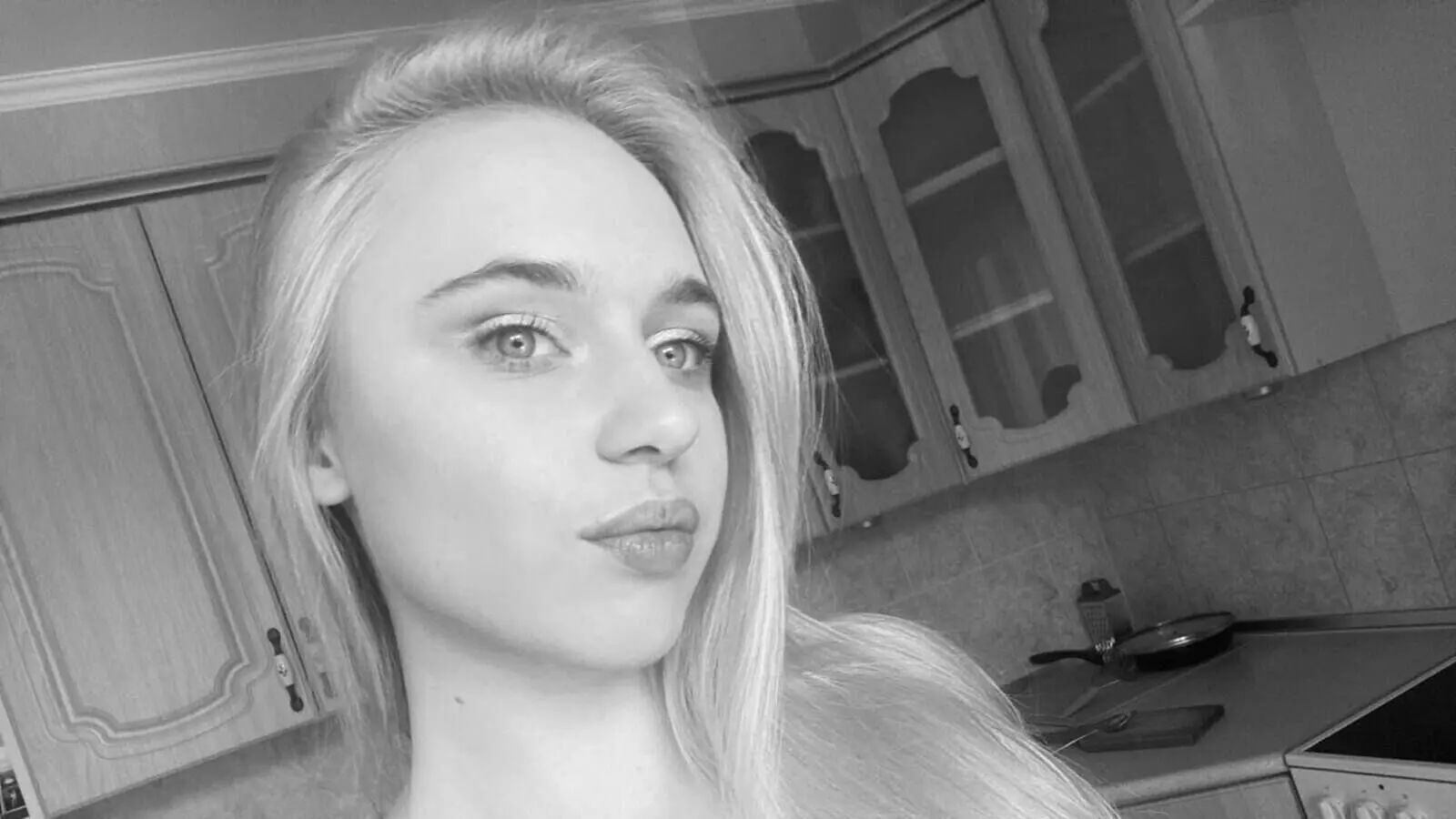 Lorika's Live Nude Chat