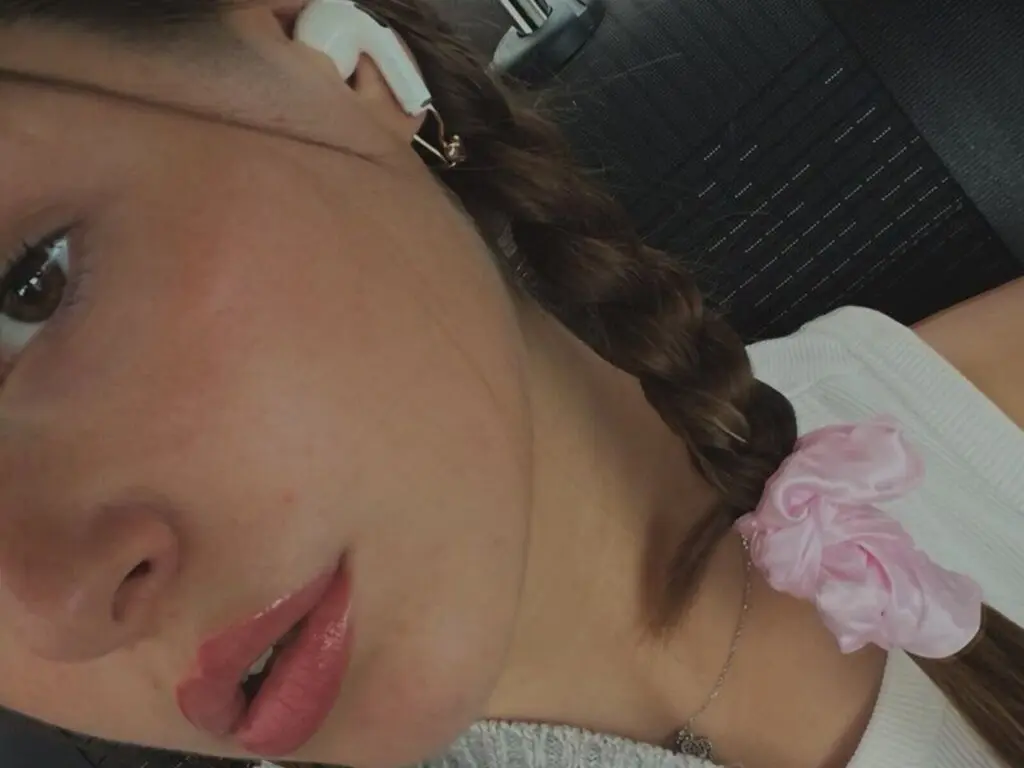 MyriamSerpa's Live Nude Chat