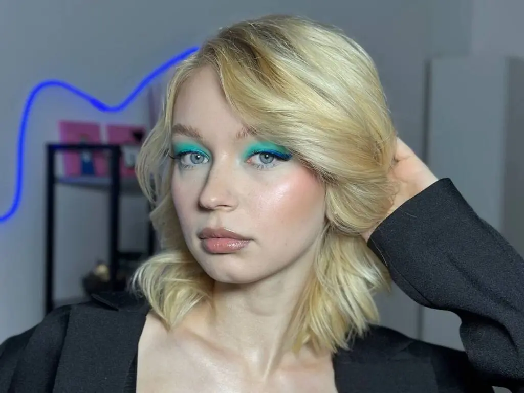 SaraDesmio's Live Nude Chat