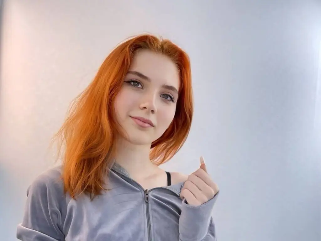 TrinhMazor's Live Nude Chat