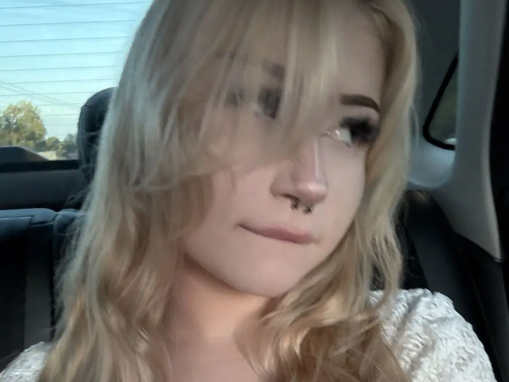 VerlieRentar's Live Nude Chat