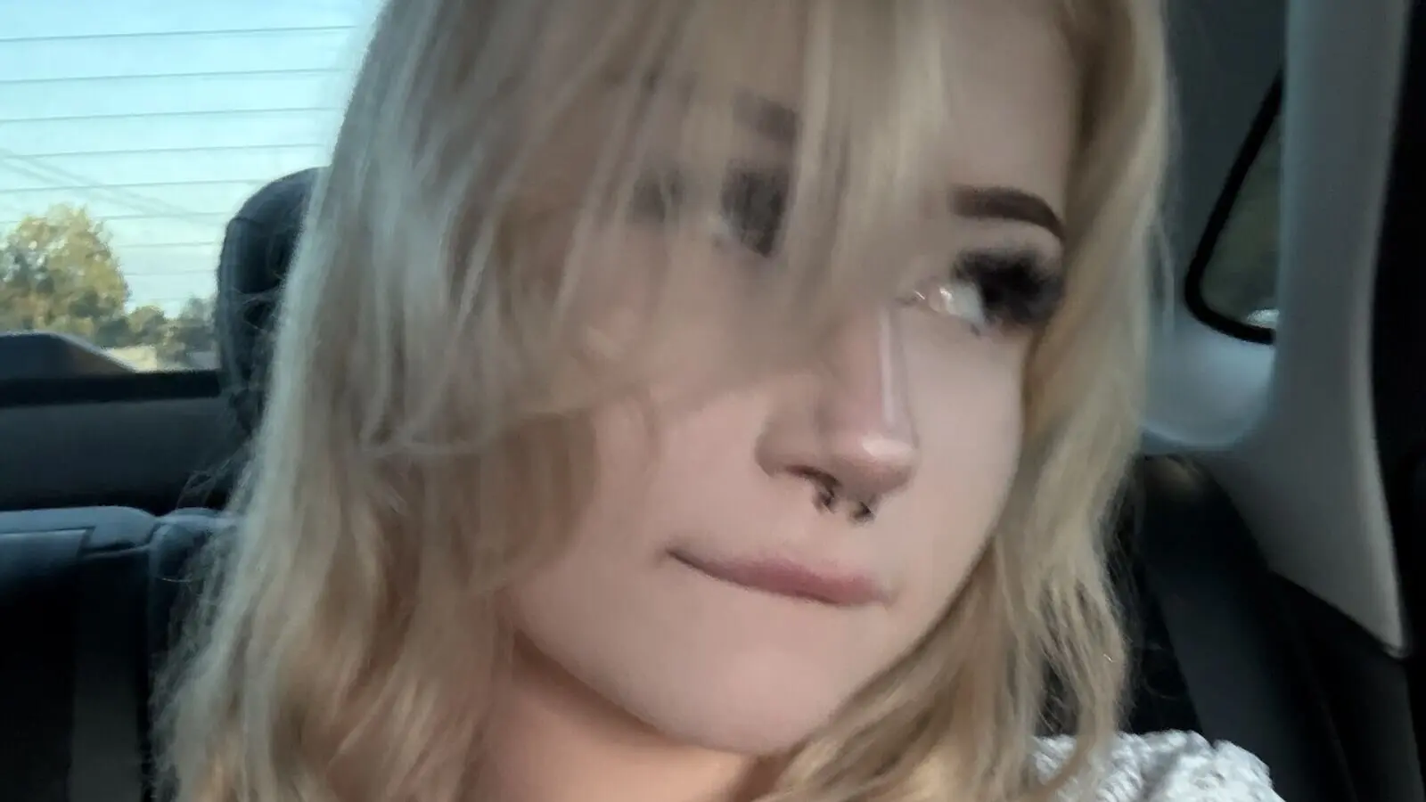 VerlieRentar's Live Nude Chat