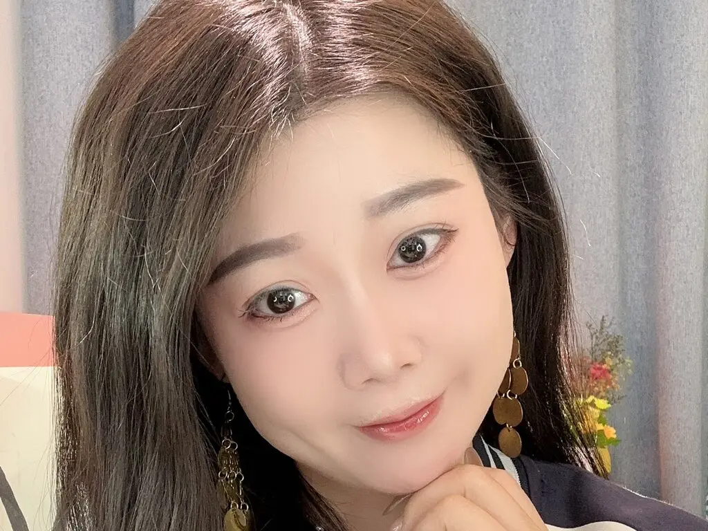 YueTing's Live Nude Chat
