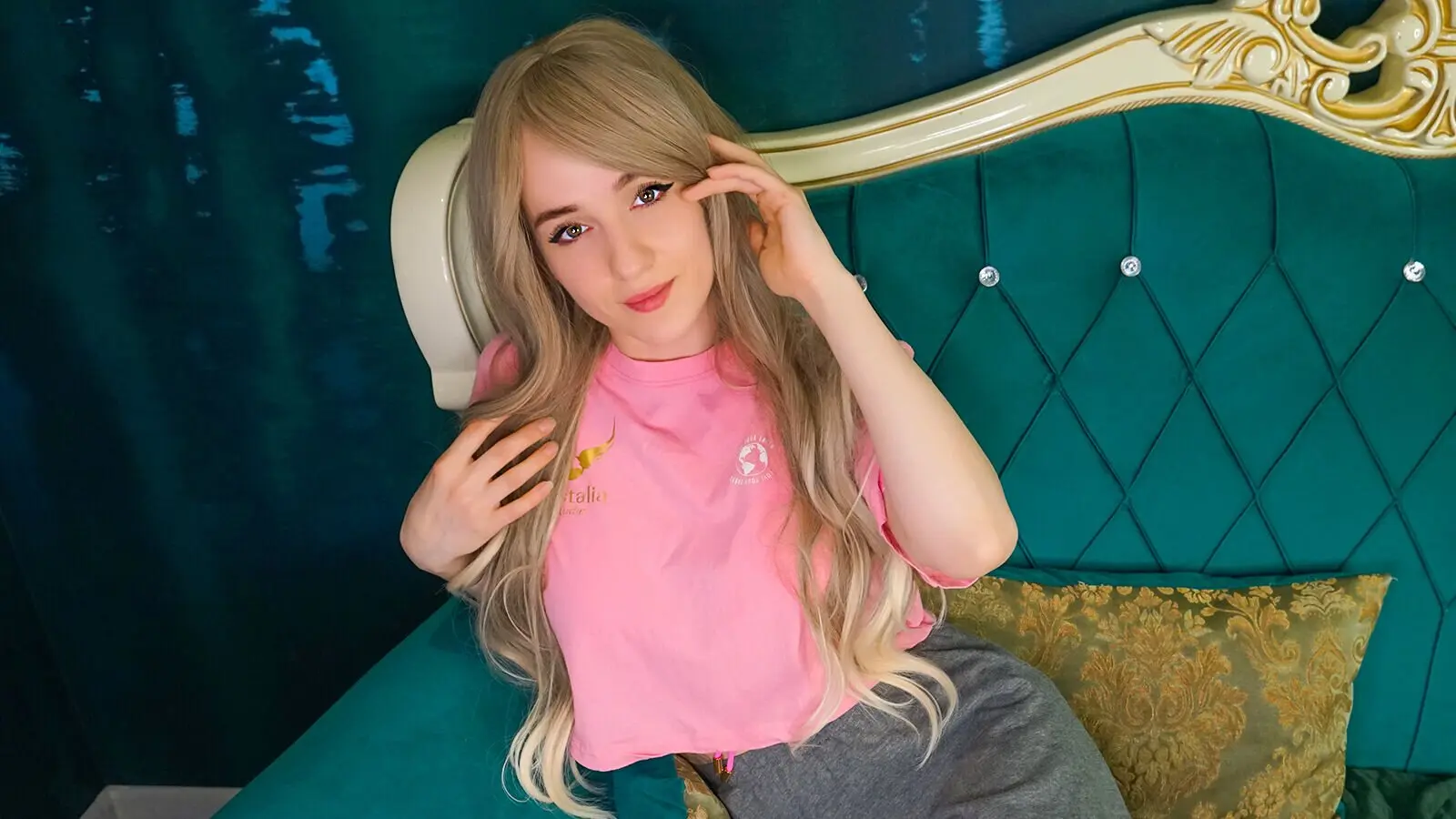 ZeldaWu's Live Nude Chat